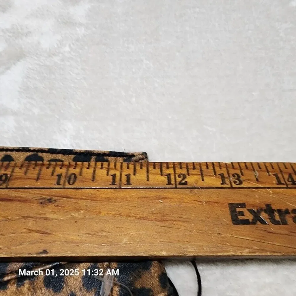 7 For All Mankind Sz 23 Vegan Leather Leopard Print Slim Fit Kick Flare Jeans - Picture 10 of 13